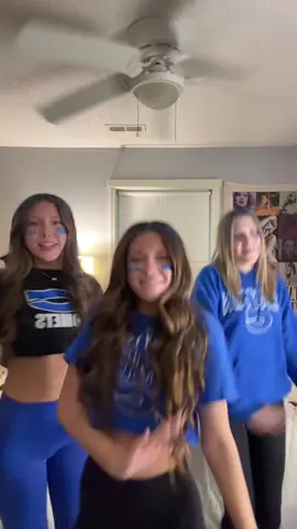 yay blue! @Megan 🌟💐👼🐚  @taylor 🪩 #18