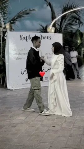 Jaceyl kena wuxu noqon dona  qiso maalin un ay kawade wada sheekeyan dadko oo idil ❤️