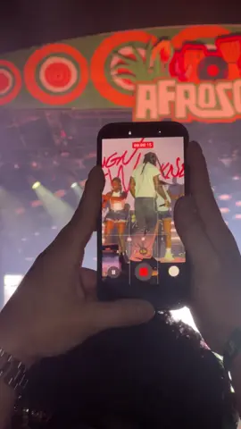 I don’t know what iPhone this is but hollyyyy heckkkaaaa I need it in my lifeeee😩  #afrosoul #burnaboy #iphone #iphone17 #afrobeats 