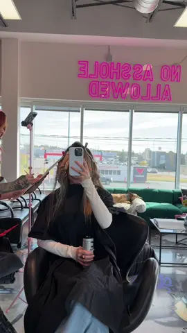 Je suis EN AMOUR 🥰🥹  @salonbrooklynqc #fyp #blonde #coiffure 