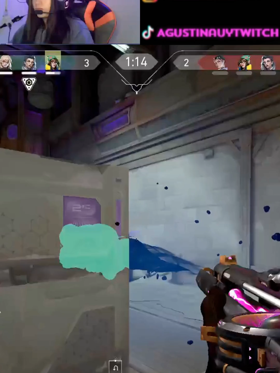 La skin pega SOLA #valorant #twitch #valorantclips #valorantgaming #twitchclips #twitchstreamer #fyp #valo #valorantclip