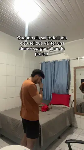 Mulher tem que ficar presa em casa #casal #viral 