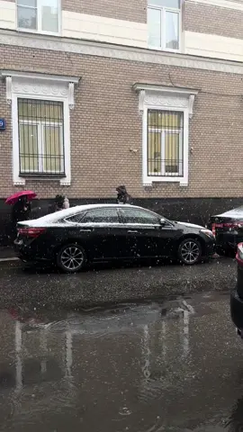 بداية تساقط الثلوج في موسكو اكتوبر #موسكو_روسيا #موسكو #moscow #ثلج_شتاء 