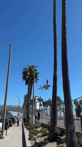Hope everyone is okay!! #carsncopters #crash #huntingtonbeach #2025 