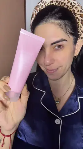 Esta Mascarilla más Viral coreana  Recupera la luminosidad mientras reafirmas la piel con esta mascarilla peel-off cargada de colágeno. También está enriquecida con ingredientes antiedad como péptidos y PDRN, además de hidratantes como el ácido hialurónico. Aplica dos veces por semana para lograr una piel de porcelana, de la marca de @mixsoon_usa  Te gustaría probarlo?  #collagenmask #mixsoon #antonietaskincare #koreanskincare #glassskin  