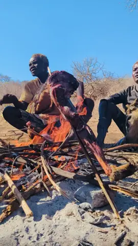 he was sitting on the fire grilling meat#africa #angola🇦🇴portugal🇵🇹brasil🇧🇷 #angola🇦🇴 
