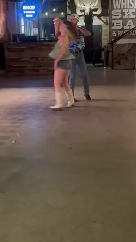 when theres live music you dance💃🏻✨ 🕺🏻: @claytonglenn23  @Roughstock Dancing Co @wranglindance  #dance #barcoast #partnerdance #nashville #broadway #livemusic 
