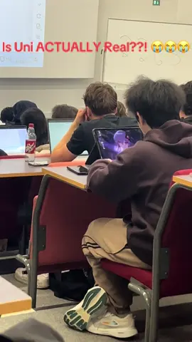 Boring lecture, don’t blame him 😅😂 #Uni #southampton #lecture #campus #russelgroup 