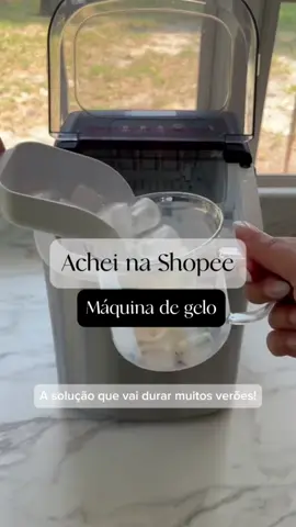 Cansado de ver o gelo derreter na praia? 🧊 Com a Máquina de Gelo HQ 12kg Turbo Ice Premium, você faz gelo fresquinho em casa e economiza! Corre no link da Bio que ela está com desconto, mas é por tempo limitado!💥 #verão #praia #gelo #maquinagelo #promoção 