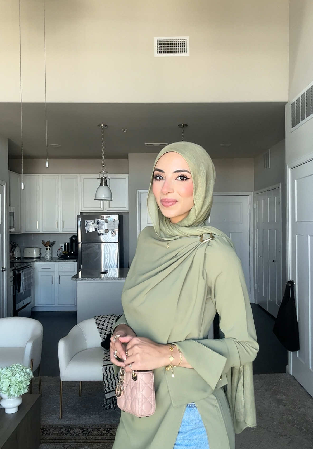 it’s giving 🍓🍵 #OOTD #hijabifashion #ootdfashion #hijabitiktok #hijabi #modestfashion 