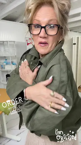 #aviatorjacket #ladiesaviatorjacket #ladiescoats #itsjustmekimberlystudios #tiktokshopblackfriday 