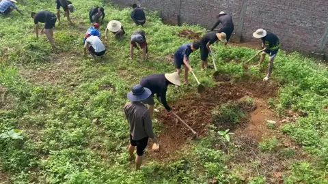 Mồ hôi rơi trên từng luống đất, từng nhát chổi… là minh chứng cho sự thay đổi của các em. Mỗi ngày lao động là một bước tiến trong hành trình rèn luyện bản thân #CaiNghienGame #CaiGame #cainghiendienthoai #renluyenkynangsong #renhocsinhhu 