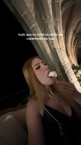 videozinho de ontem mostrando tudo que eu degluti no jantar de casamentooo 