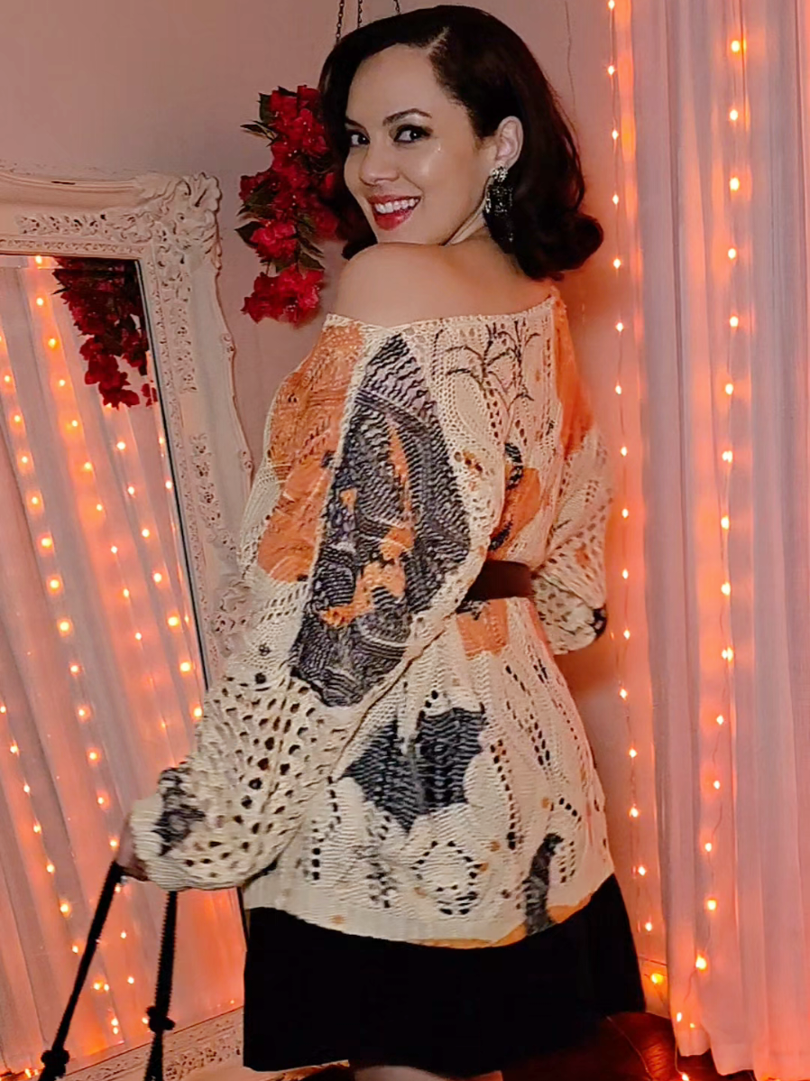 Are you ready for Halloween? 🎃 I'm so excited for all the festivities! What are your plans? If you like this top, it's linked above ✨️ #halloweentop #halloweenoutfit #tiktokshop #fashiontiktok #ootdinspo 
