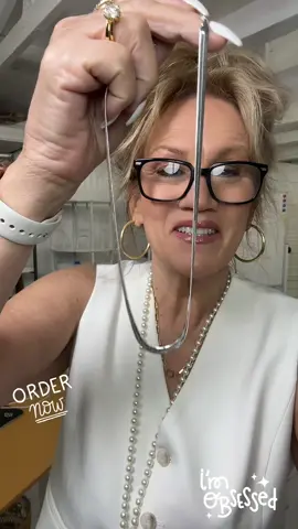 #tiktokshopblackfriday #itsjustmekimberlystudios #@Tewiky Jewelry. #silverherringbonenecklace #necklace 