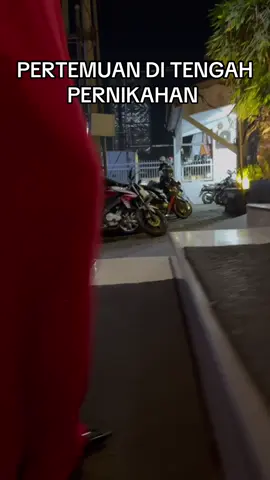 SERIES KABUT HITAM PERNIKAHAN  Pertemuan yang akan mengulang kisah lama antara Luna dan Arya,apakah ini sebuah pelampiasan atas luka yang dirasakan Luna karena Darius yang terus mengabaikannya