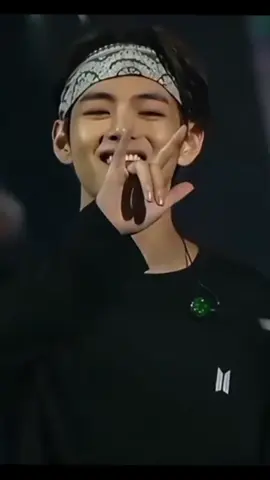 Tugh me rat Meri Tugh me din mere lamha ek jiu na  ........... ... . #kimtaehyung #foryoupageofficiall #pleassportmeunfreaz😭😭 #foryoupageofficiall #kimtaehyung 