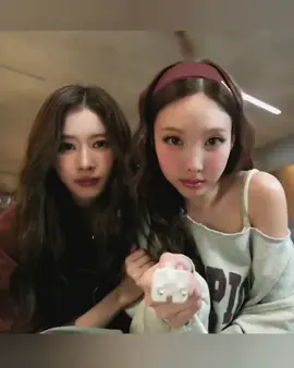 SANAYEON APÓS LEVAREM CHOQUE ⚡😍 #sana #nayeon #sanayeon #twiceedit #twice 