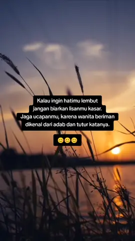 Kalau ingin hatimu lembut jangan biarkan lisanmu kasar. Jaga ucapanmu, karena wanita beriman dikenal dari adab dan tutur katanya. > Nasihat Fiqih Wanita #hati #teteptersenyum 