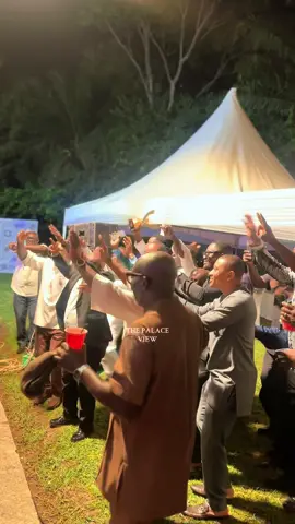 The atmosphere was filled with excitement as the people hailed the Asantehene with the words, “De wo hene, Nana,” celebrating his unmatched grace and leadership. #thepalaceview #asantemanmourn #manhyiapalace #OtumfuoInvitational2025 #fyp 