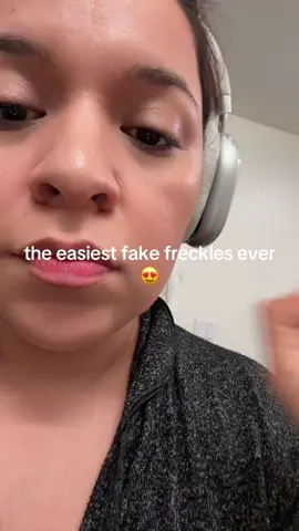 Never thought I’d be a freckles-girlie till this. It literally takes 5 seconds and looks real. #tartecosmetics #frecklestamp #makeuphack #ugccreator #tiktokmademebuyit 