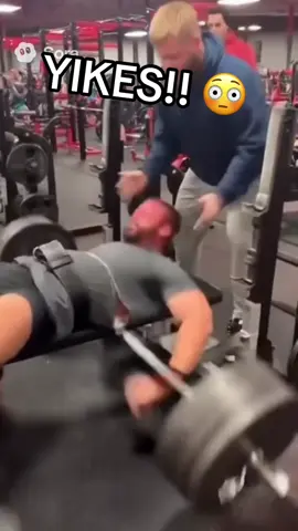 The bar couldn’t handle the weight..😂 #gym #gymfail #benchpres #foryoupage #viral 