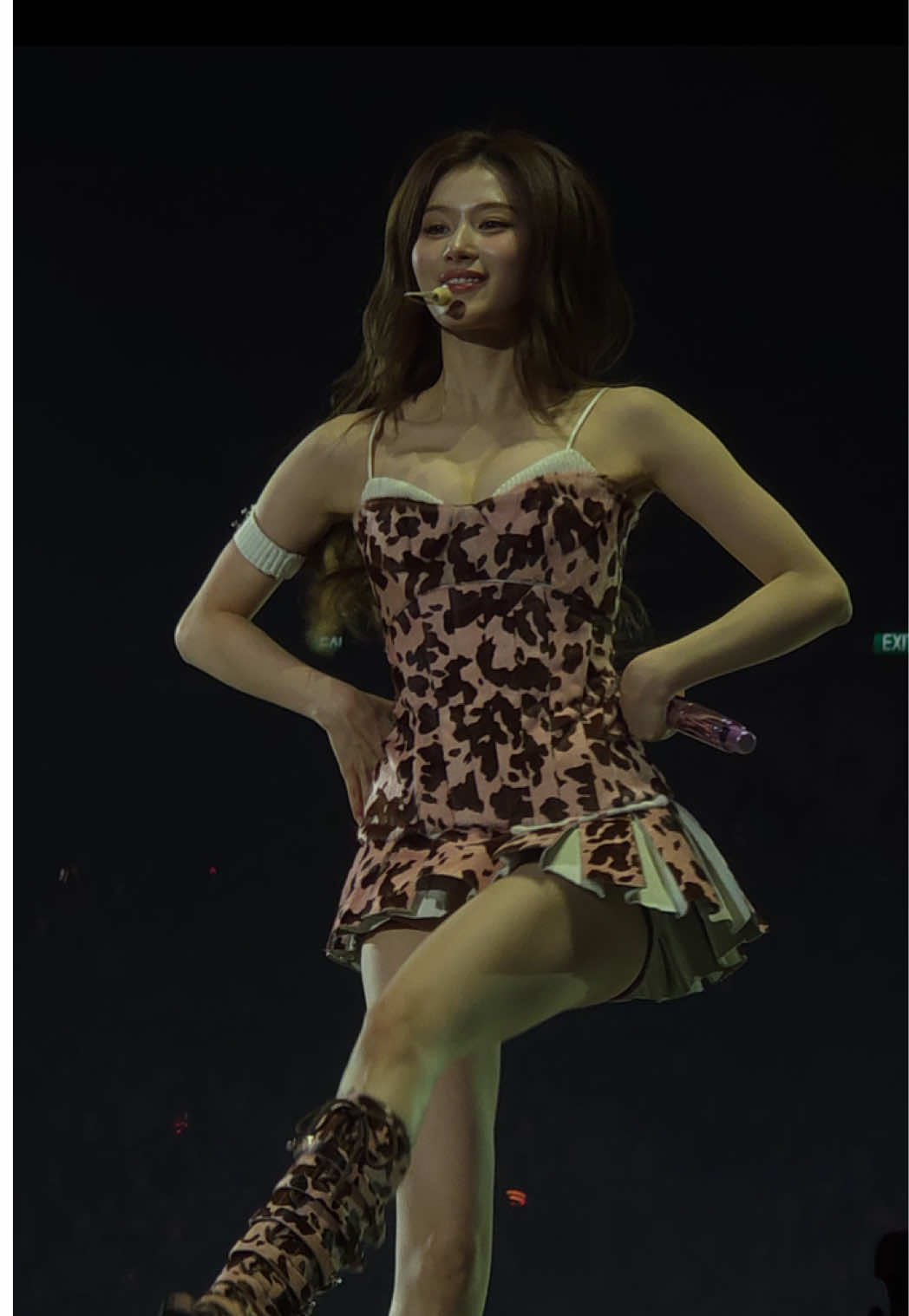 Sana tell me what is love? ❤️ #twice #트와이스 #TWICE_THISISFOR_WORLD_TOUR #twiceinsingapore #sana @TWICE 