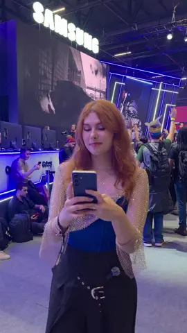 Me conta aqui quem já passou no espaço da @samsungbrasil na BGS! Eu ainda vou estar por lá nesse fim de semana jogando muito e aproveitando ativações incríveis. Lugar perfeito pra jogar, explorar e conhecer seu próximo celular, hein?! #PlayGalaxy #SamsungNaBGS #TeamGalaxy