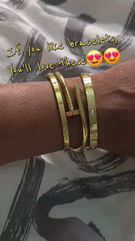 Check out this stack bracelet set, it's so adorable 😍  #bracelet #goldbracelet #jewelry #braceletset #giftsforher 