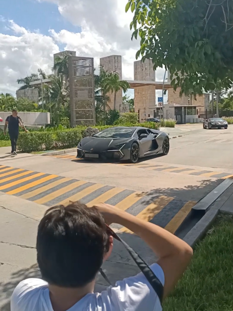 Lamborghini Revuelto en Cancún!! || #lamborghini #revuelto #cancun #mexico #exoticcars 