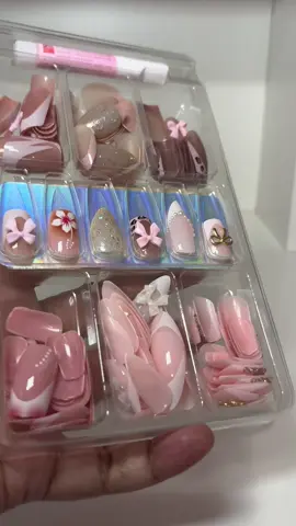 Quick and cute press on nails, I would suggest adding a builder gel to make it a little thick #pressons #pressonnail #nailhacks #tiktokshopfalldealsforyou #nailinspo 