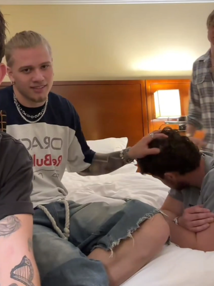 He knew what he was doing.  🤣🤣 I love them.   #midnighttilmorning #zachnewbould #shaneappell #mtmlive  @Zach Newbould @Shane Appell 