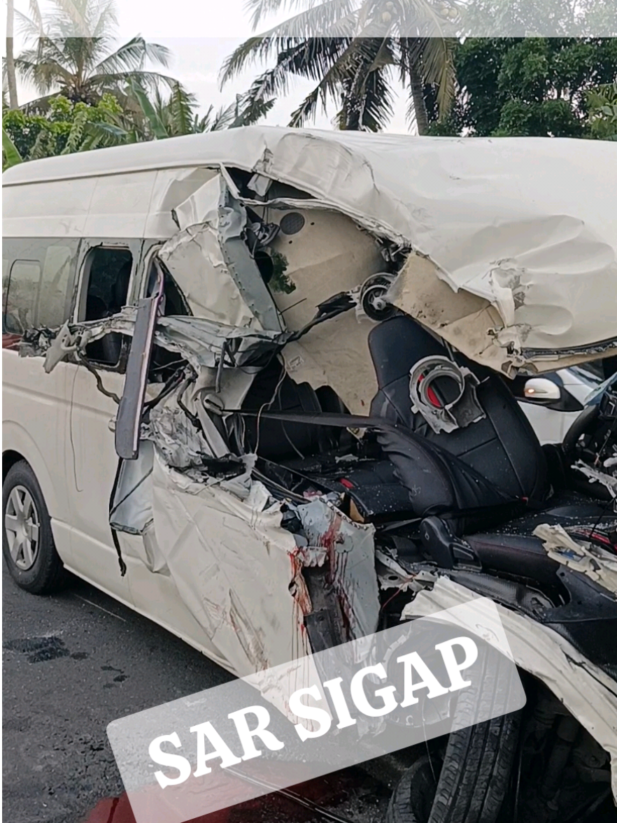 Haice vs truk, hati hati di perjalanan tetap waspada dan selalu safety, korban 8, MD 2, luka luka 6. di Wonosri Ngombol Purworejo #purworejo #DIY #yogyakarta #jogja24jam  #jawatengah 