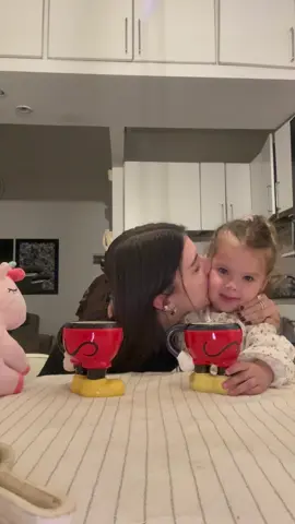 No hay pijamada sin sopa en vaso de mickey!!