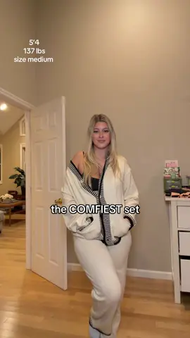 currently living in this set #fashiontok #tiktokshop #falloutfitinspo #loungewear #matchingset 