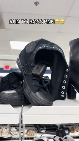 I’m screaming I’ve been wanting a pair but didn’t want to spend $100😭🥹😍 #rossfinds #converse #rossdressforless #viralfinds #runtoross 