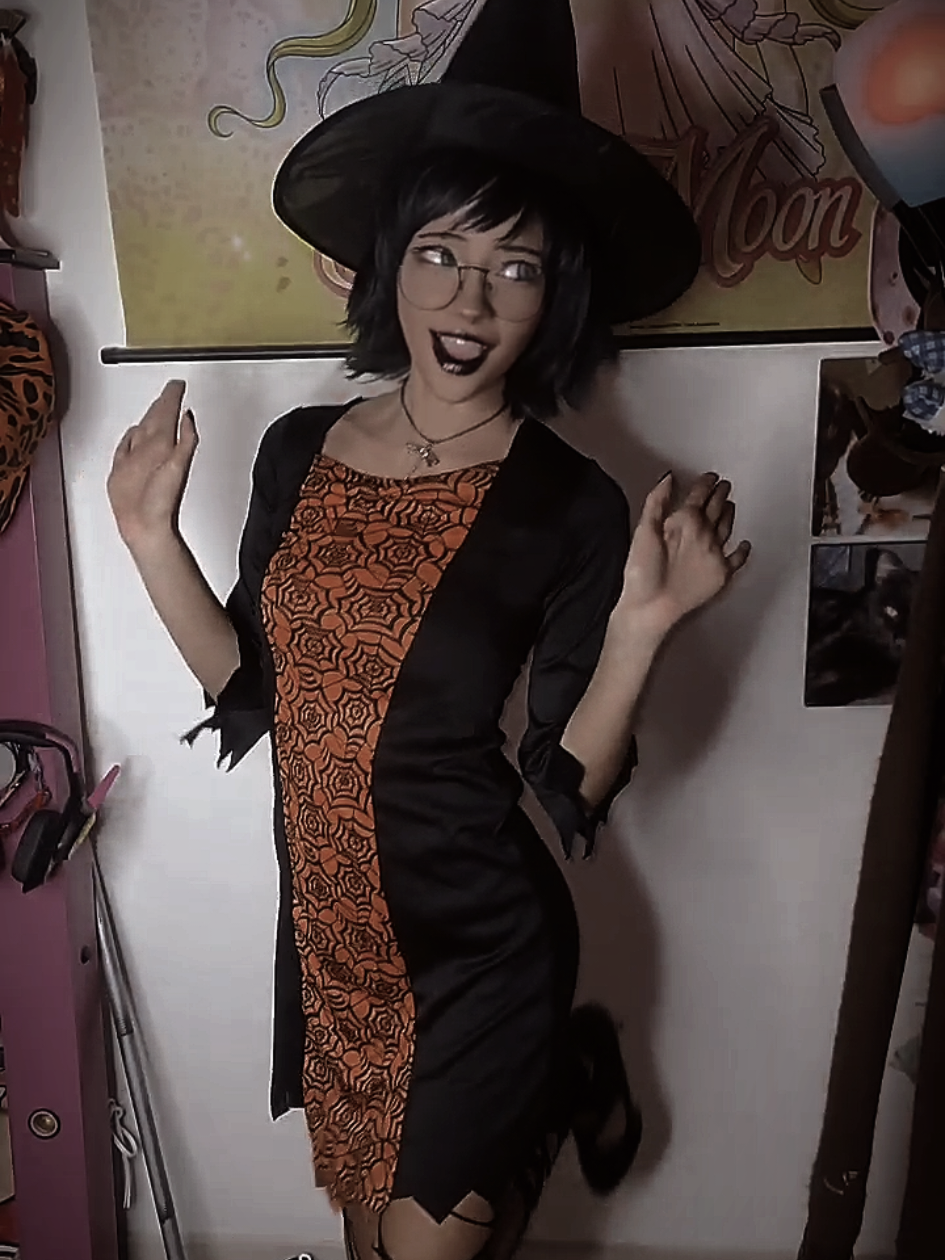spooky month 🧙‍♀️ . . . #witch #witchcosplay #halloweencostume #foryou #xyzbca 