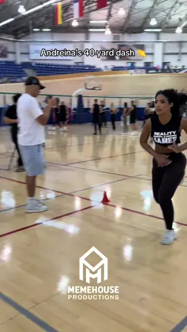 @Andreina’s 40 yard dash 👏 @MemeHouseLA #RealityGames #viral #fyp #streamer 