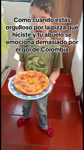 Abueloooooo 🤣🤣🤣 Mensaje para los machistas: Me encanta el futbol, juego en el colegio, soy hincha de Lucho Díaz PERO ME GUSTA LA PIZZA Y MIS PAPÁS Y ABUELOS ME ESTÁN CRIANDO PARA SER UNA PERSONA FUNCIONAL!