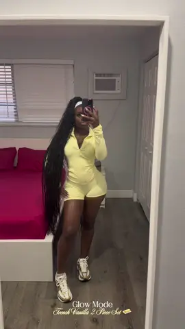yellow on darkskin >>> smooth like butter ✨🧈😍💛 @Glowmode  • • • • • • • • • • • #glowmode #glowmodejacket #bbljacket#blackgirl #tiktokshop                  