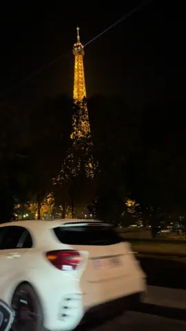 ✨ Les 🌃 nuits 🌙 dorées 💛 de 🗼 Paris 💫 Paris 🌸 en 💕 douceur 🍷 ✨ #Toureiffel #fyp #paris #eurovibes #parisvibes 