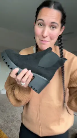 Don’t wait on these! The perfect Chelsea boot for all season long #chelseaboots #chelseaboots #dressboots #boots 