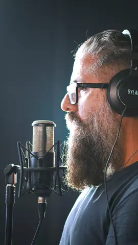 12 de outubro, dia de Nossa Senhora Aparecida, padroeira do Brasil. Mãe do Céu Morena - Padre Zezinho, originalmente dedicada à Nossa Senhora de Guadalupe, mas há décadas adotada pelos devotos de Nossa Senhora Aparecida.