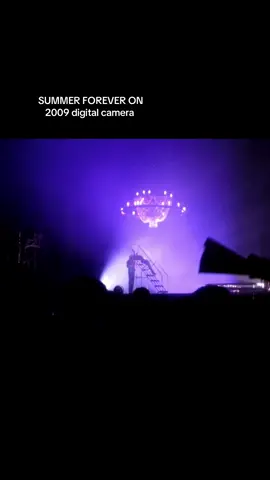 I took videos on my iPod touch too #addisonrae #addison #y2k #frutigeraero 