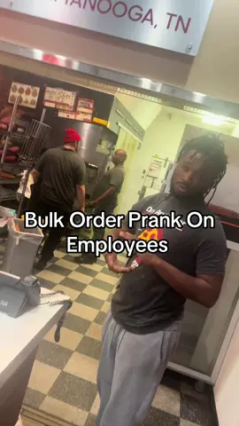 He wasn’t trying to make them pizzas #prank #viralvideos #funnyvideos #explorepage #fyp 