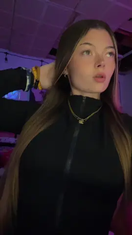 Montell blasting in the car>