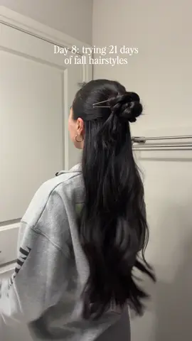 Braided bun with a French pin! 🫶🏼 Guys I’m actually so proud of this hairstyle hehe also hair wash video coming soon bc I washed my hair this night 🙈 