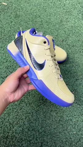 Kobe Bryant 4 gold, black and purple. Sizes: 40-48.5. Size 0.5-1 smaller Nike Zoom Kobe 4 Protro Kobe 4 Gold Black Purple Basketball Shoe Barcelona IM2532-701