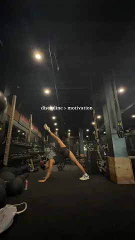 i try to make all my workouts accessible and beginner friendly but here’s a sneak peak at my harder workouts 