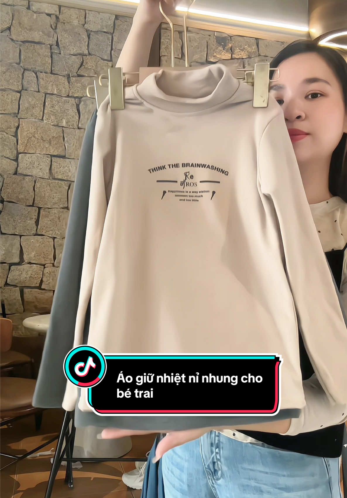 Áo giữ nhiệt nỉ nhung cho bé dày dặn co giãn mềm mịn giữ nhiệt tốt. #megaoreview123 #aogiunhietchobe #aobetrai #aogiunhietbetrai #aothudongbetrai 